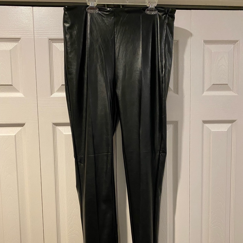 Faux Leather leggings with zippers
